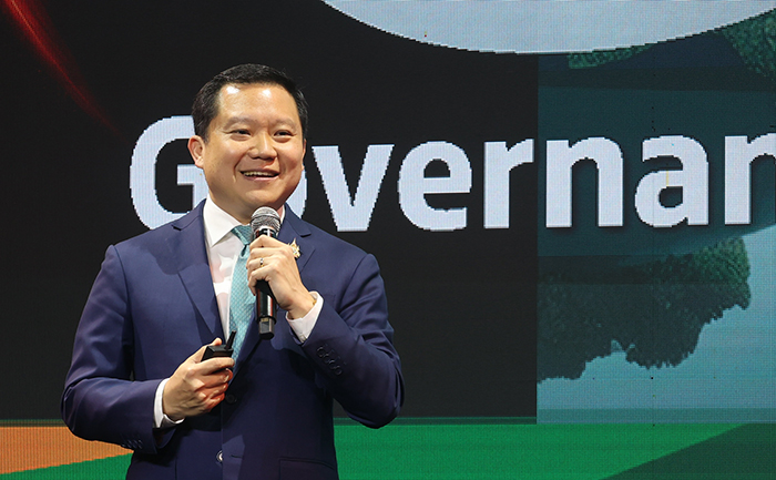 ฐาปน สิริวัฒนภักดี