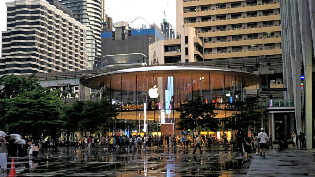 แห่เข้าคิวรอซื้อ iPhone16 
