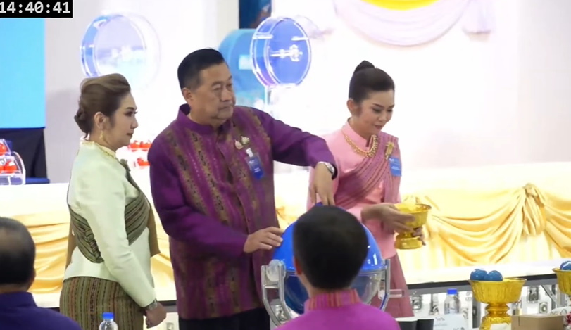 นายทรงพล ใจกริ่ม ผู้ว่าราชการจังหวัดร้อยเอ็ด เป็นประธานกรรมการออกรางวัลงวด 1 กันยายน 2567 ที่จ.ร้อยเอ็ด