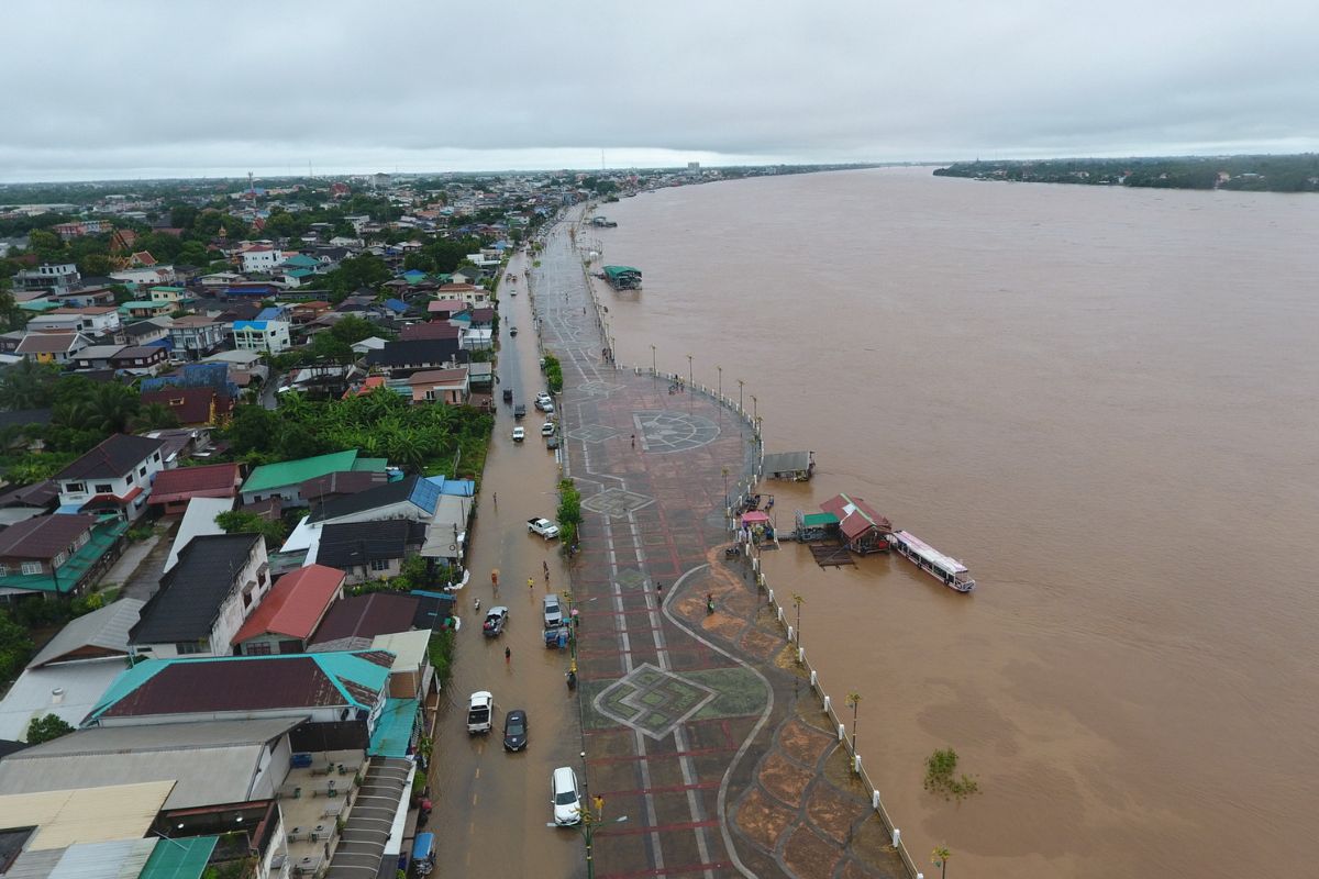 หนองคายไม่รอด! ฝนซัดกระหน่ำ ทำน้ำโขงล้น ท่วมแล้ว 4 อำเภอ