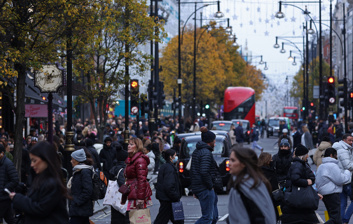 เปลี่ยน Oxford Street เป็นถนนคนเดิน นายกฯลอนดอนดันอีกรอบ แม้เคยโดนค้าน
