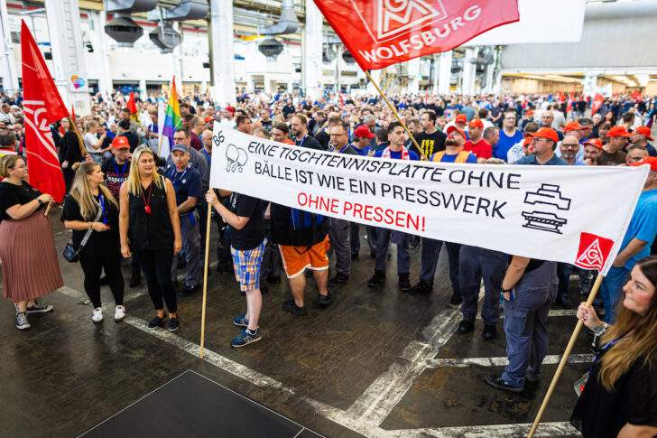 VW-WORKERS พนักงาน Volkswagen ประท้วงในเมืองวูล์ฟสบวร์ก