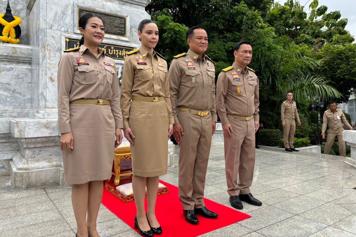 ‘อนุทิน’ นำ 3 รมช.มหาดไทย พบข้าราชการ เชื่อ ‘อิ่ม-ซาบีดา’ แข็งแกร่ง