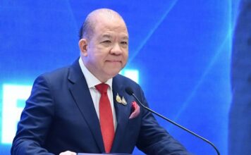 พิชัย นริพทะพันธุ์