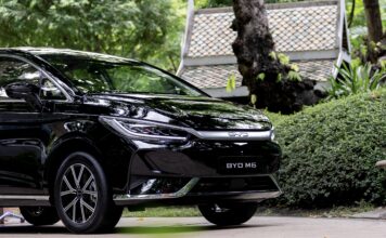 BYD M6