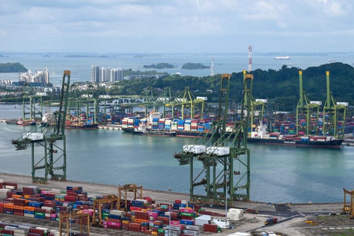 SGP_Web ท่าเรือ Pulau Brani ในสิงคโปร์ (ภาพโดย Roslan RAHMAN / AFP)