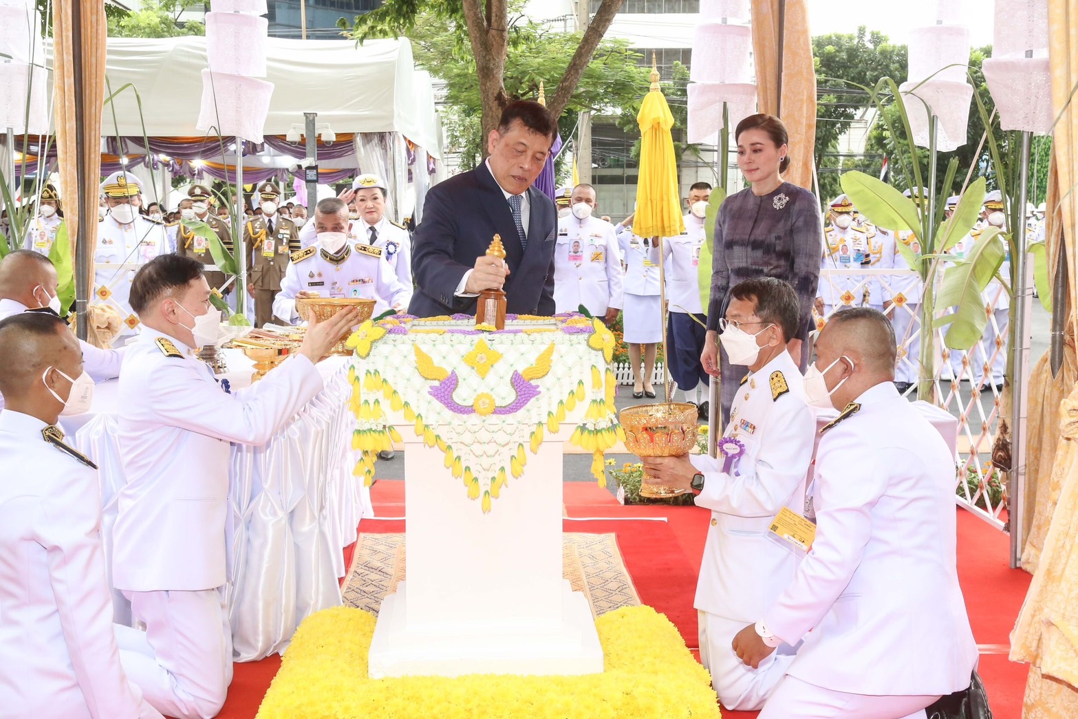 ในหลวง-พระราชินี ทรงวางศิลาฤกษ์ และทรงเปิดอาคารสํานักงาน ศาลยุติธรรม
