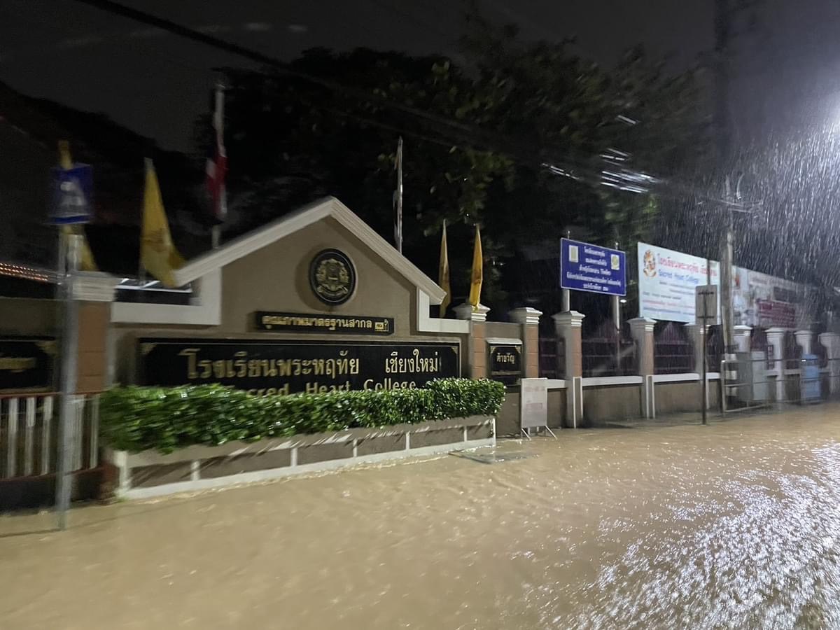 8 โรงเรียนในตัวเมืองเชียงใหม่ ประกาศหยุดเรียน หลังน้ำปิงวิกฤต