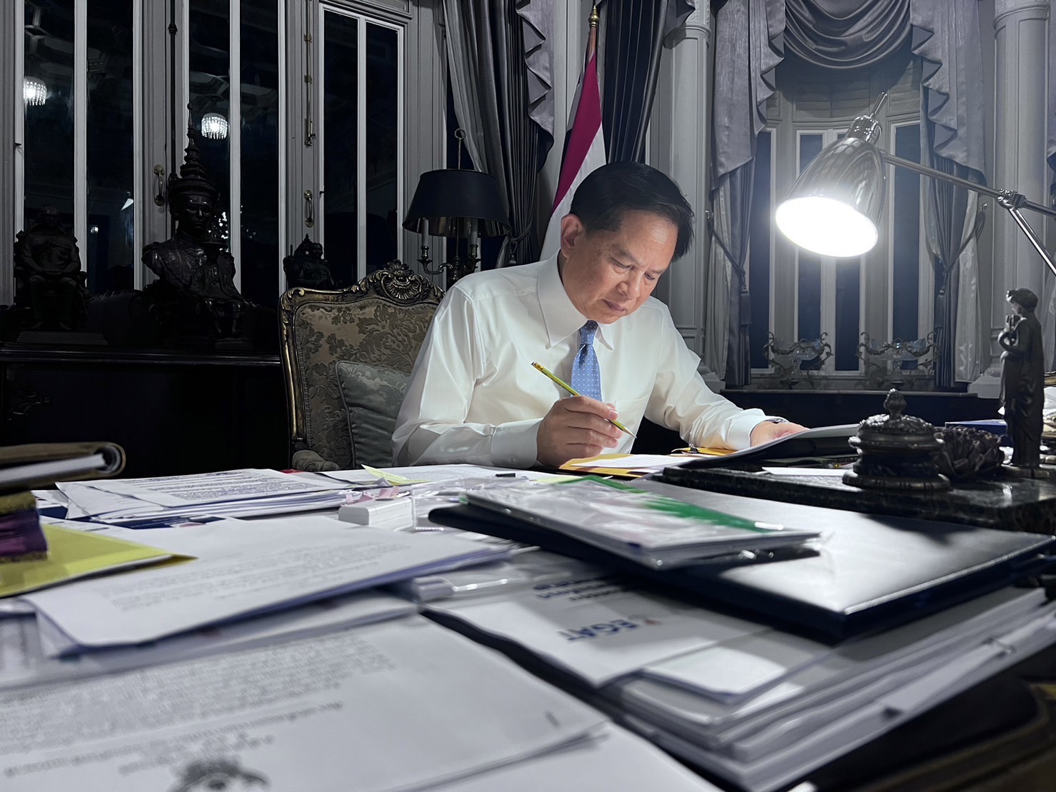 “พีระพันธุ์” เร่งกฎหมายพลังงานใหม่ 3 ฉบับ – ตั้งคลังสำรองน้ำมัน จ่อตรึงราคา LNG ต่อ