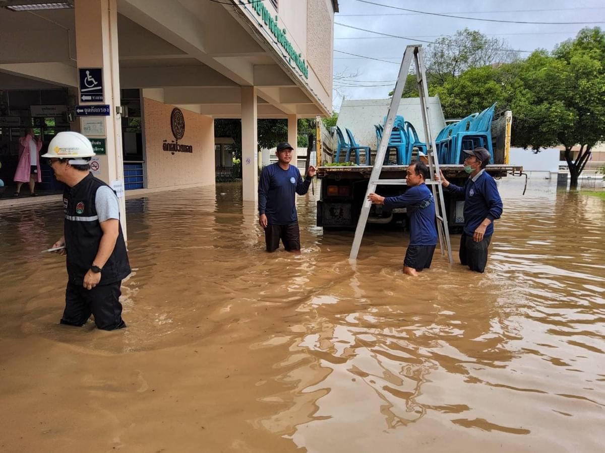 เชียงใหม่ ยังจมบาดาล เขื่อนแม่งัดฯ น้ำล้นสปิลเวย์ เร่งอพยพผู้ป่วย