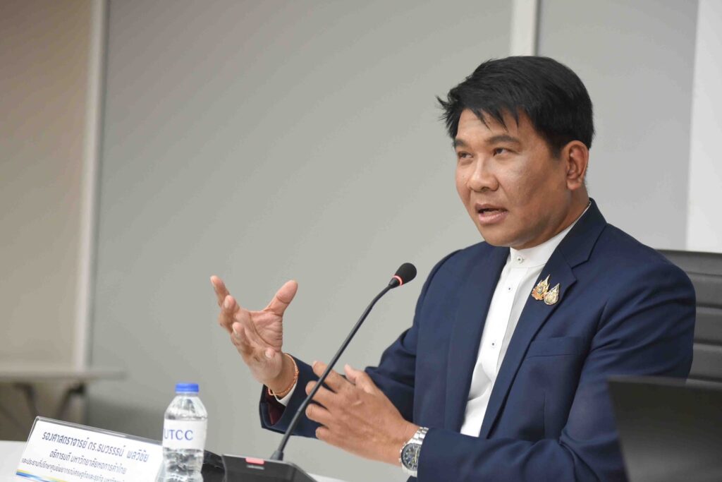นายธนวรรธน์ พลวิชัย