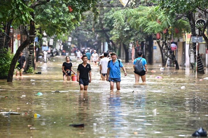 VTN_Yagi_Web กรุงฮานอย หลังพายุไต้ฝุ่นยางิพัดผ่าน ภาพโดย NHAC NGUYEN / AFP