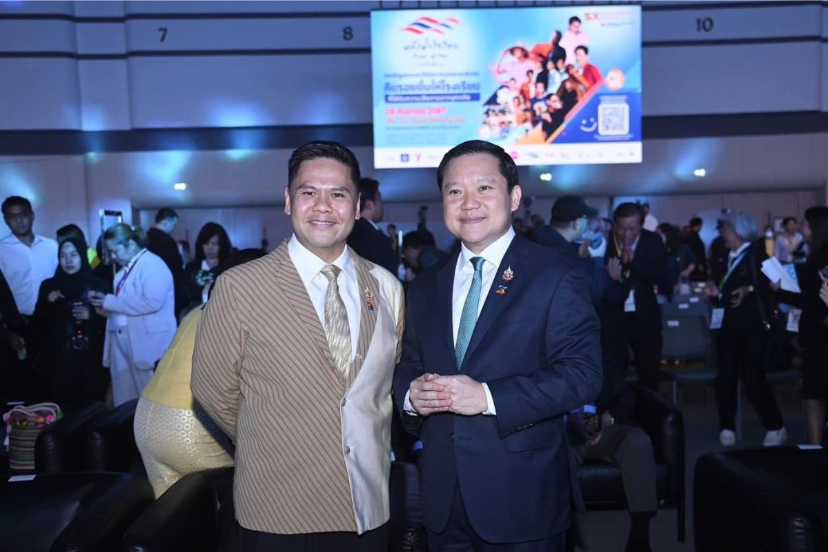 ท็อป วราวุธ ใส่สูทผ้าใยใบอ้อย ฝีมือกลุ่มทอผ้า จ.สุพรรณบุรี ร่วมงาน SX2024