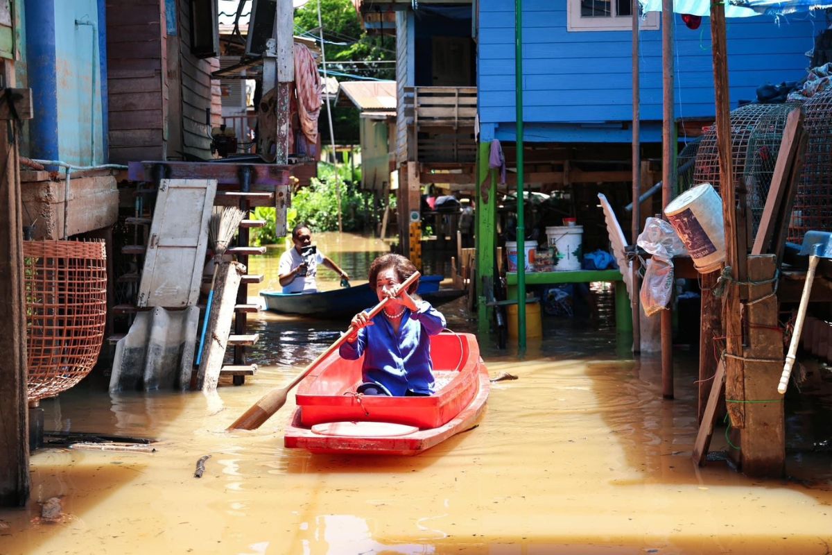 น้ำท่วมอยุธยา : อ.บางบาล อ่วม รับเขื่อนเจ้าพระยาระบายน้ำเพิ่ม 1,500 ลบ.ม.