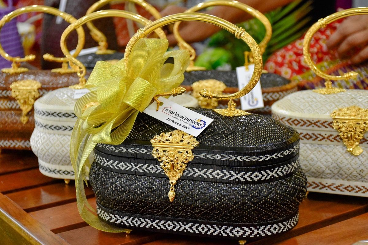 เรือนจำกลางนครศรีฯ ต้นแบบ “ราชทัณฑ์ดีพร้อม” สร้างผลิตภัณฑ์ผ่านมือนักโทษ