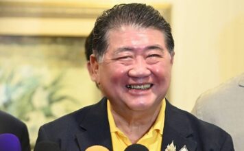 นายภูมิธรรม เวชยชัย