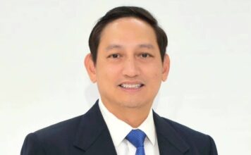 นายวีรพัฒน์ เกียรติเฟื่องฟู