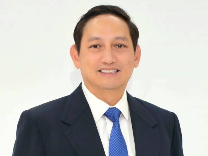 นายวีรพัฒน์ เกียรติเฟื่องฟู นายวีรพัฒน์ เกียรติเฟื่องฟู