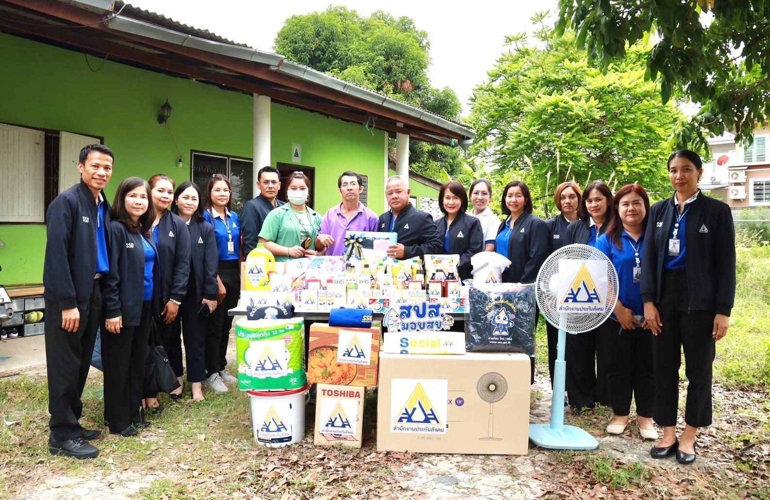 สปส.มอบสุข ตรวจเยี่ยมผู้ประกันตนทุพพลภาพ จ.ประจวบคีรีขันธ์
