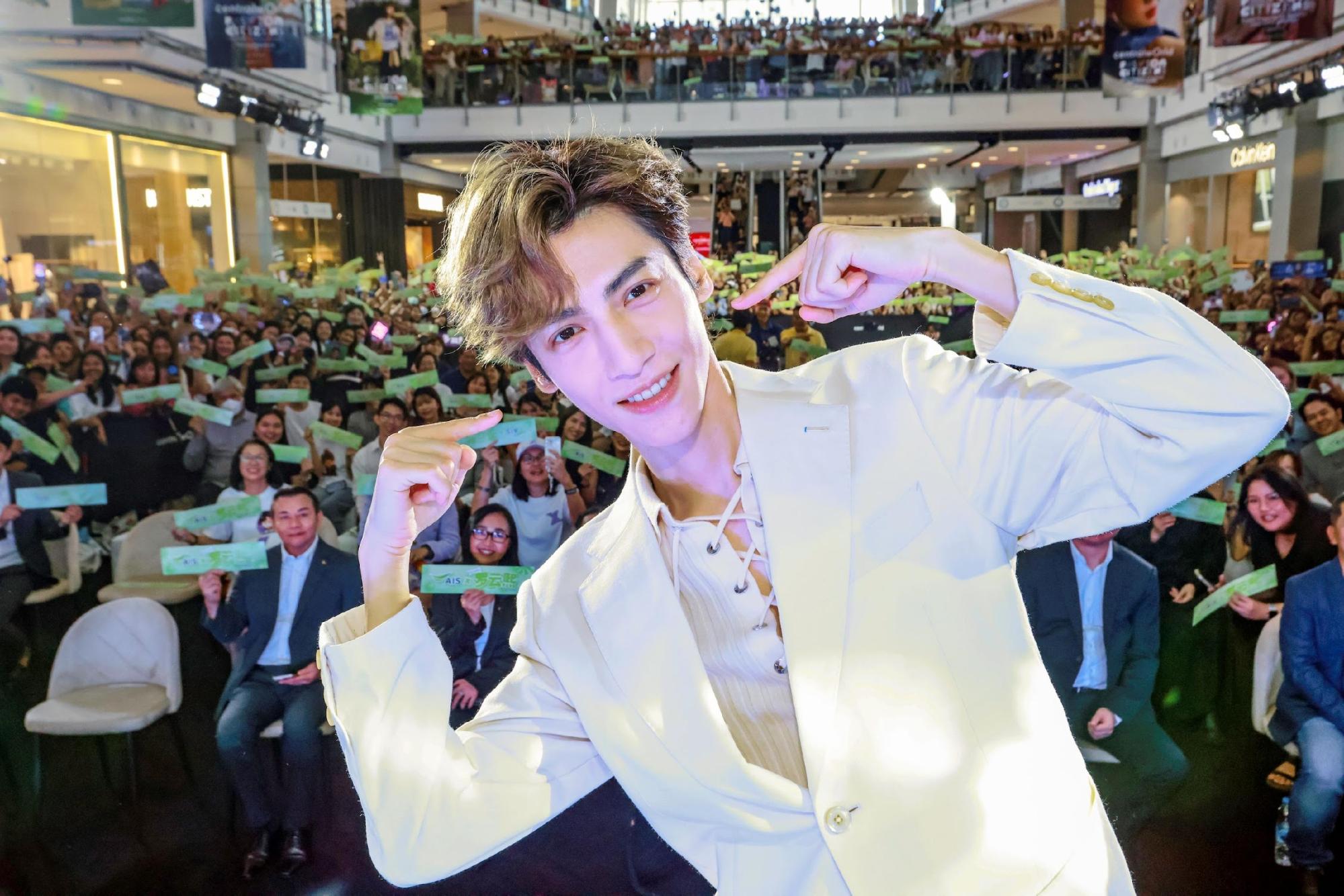 เซ็นทรัลเวิลด์แตก! แฟนคลับแห่ต้อนรับ “หลัว อวิ๋น ซี” 