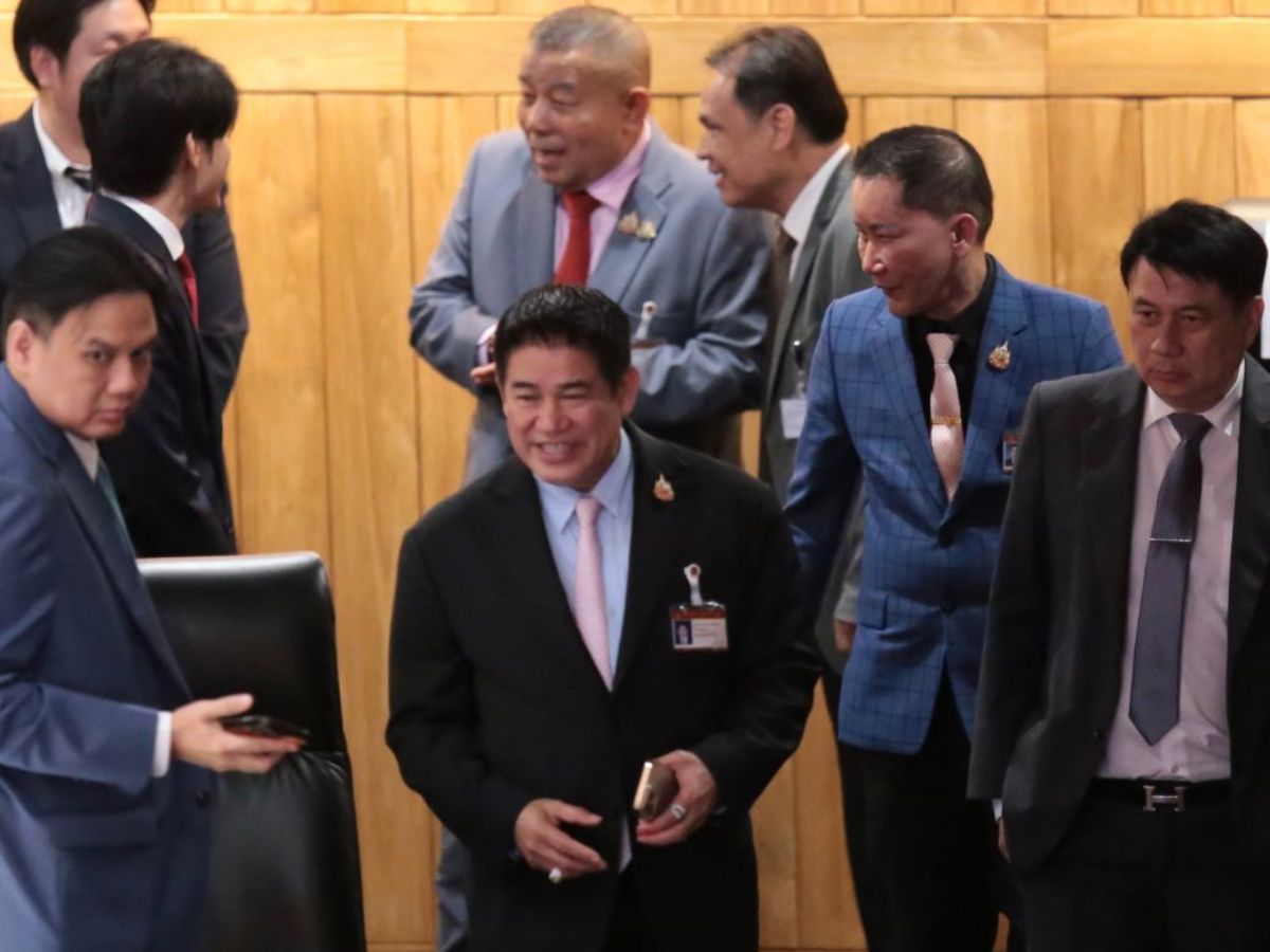 ธรรมนัส โผล่ประชุมงบประมาณ ขน สส.กลุ่มตัวเองนั่งโซนเพื่อไทย