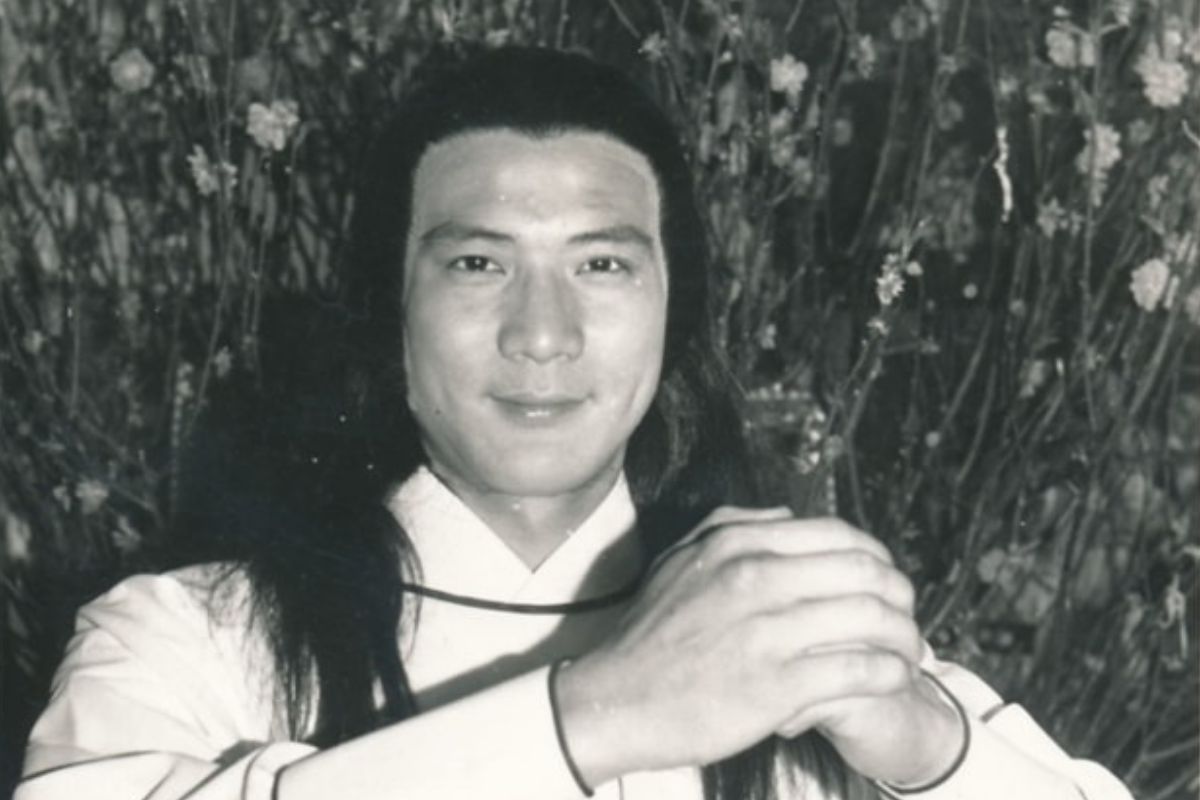 ฉีเส้าเฉียน พระเอกดังกระบี่ไร้เทียมทานเสียชีวิต-ภรรยาหัวใจวายในงานศพ