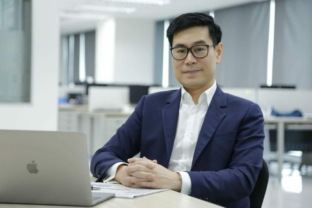 บุรินทร์ อดุลวัฒนะ