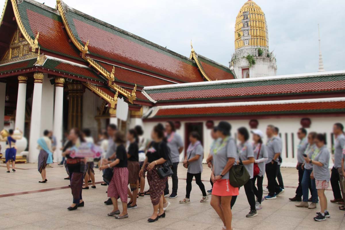 กลุ่มคาราวานรถหรู “สิงคโปร์” แห่ท่องเที่ยวพิษณุโลกคึกคัก