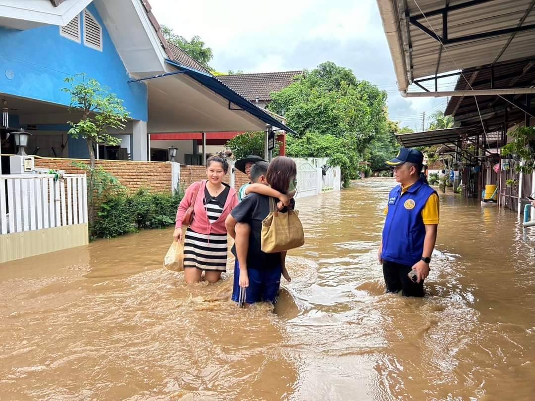 หางดง เชียงใหม่ ยังอ่วม แม่น้ำแม่ท่าช้างไหลท่วมปิดถนน 108 เชียงใหม่-ฮอด