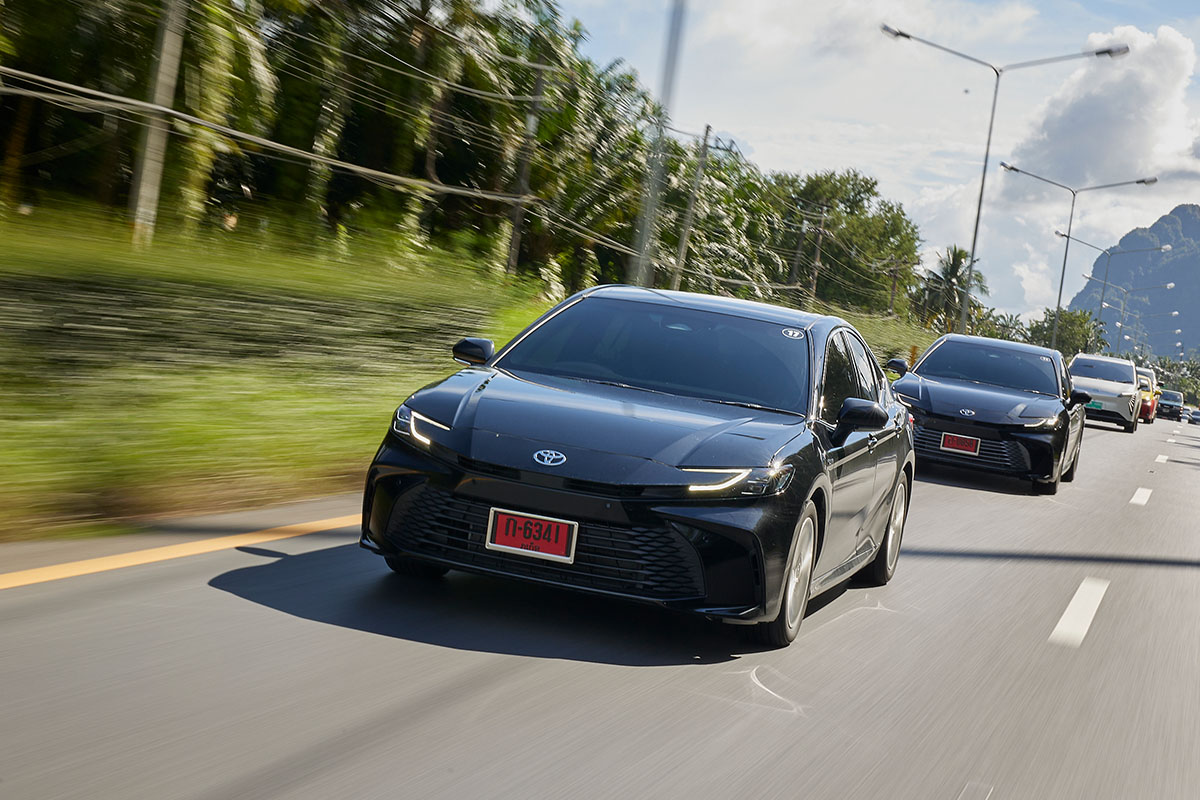 Toyota CAMRY