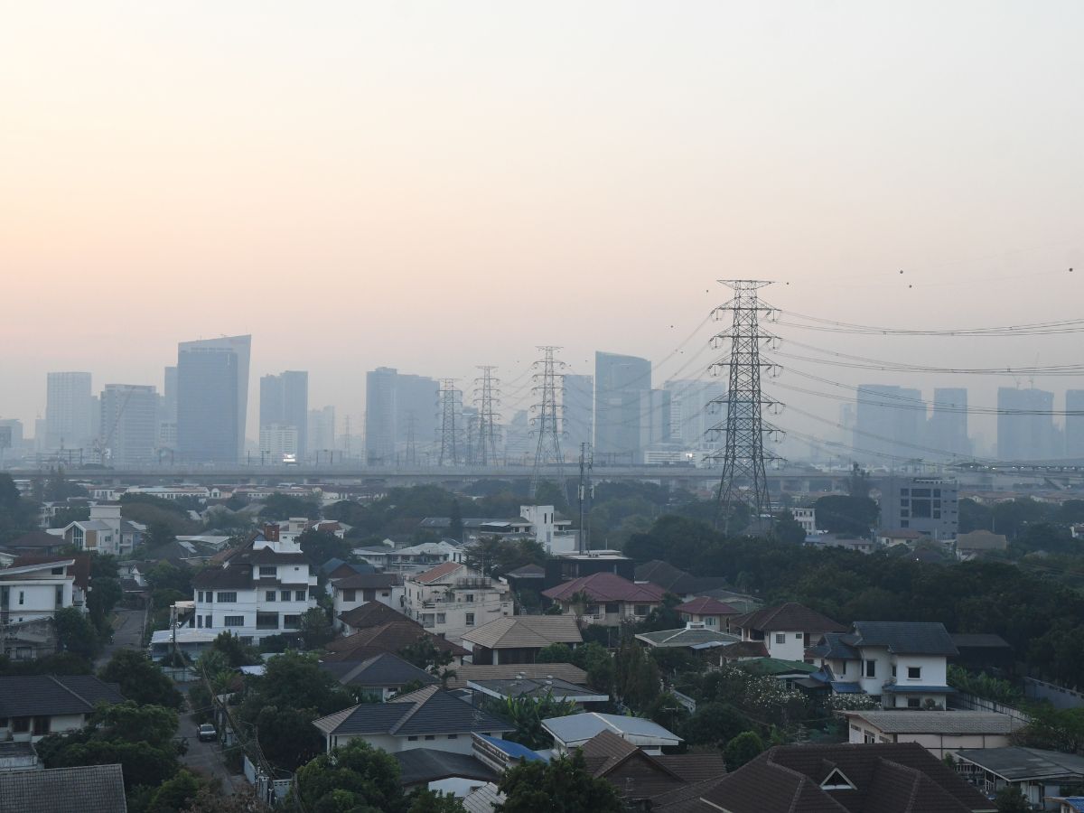 เช็ก PM2.5 วันนี้ กทม. อากาศดี-ค่าฝุ่นลด จ.ตราดน่าห่วงสีแดงพุ่ง