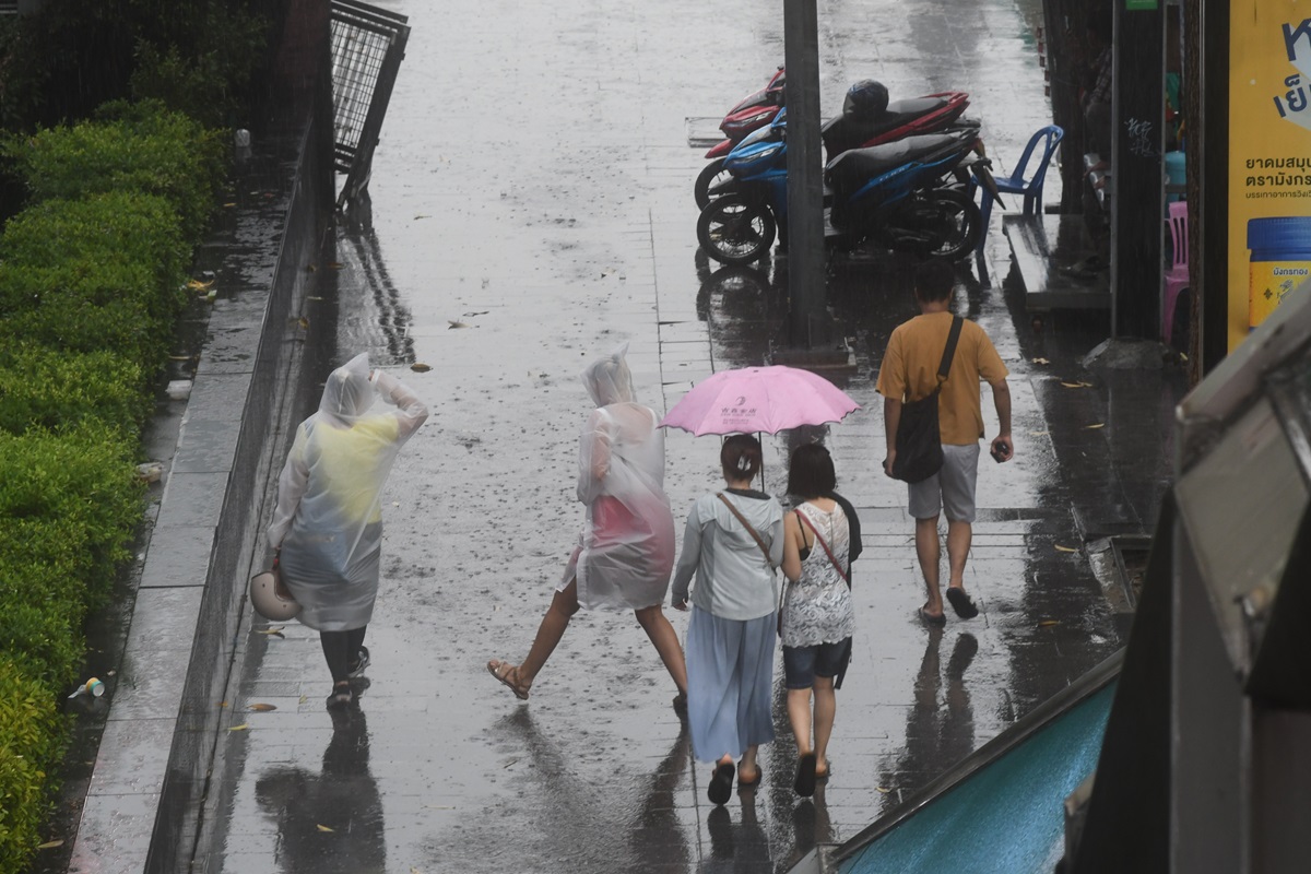 กรมอุตุฯเตือนฉบับ 2 อากาศแปรปรวน-ฝนตกหนัก อุณหภูมิลด 2-4 องศา