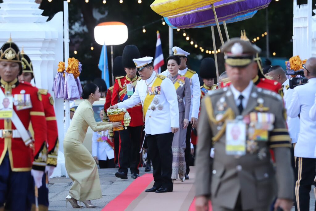 ในหลวง-พระราชินี