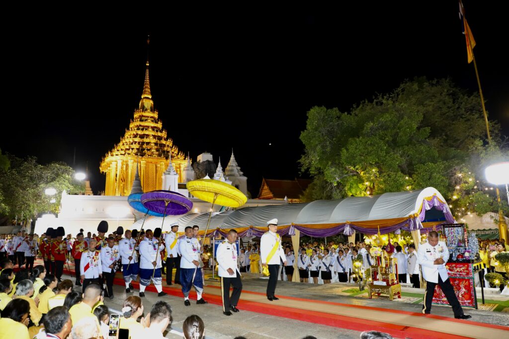ในหลวง-พระราชินี
