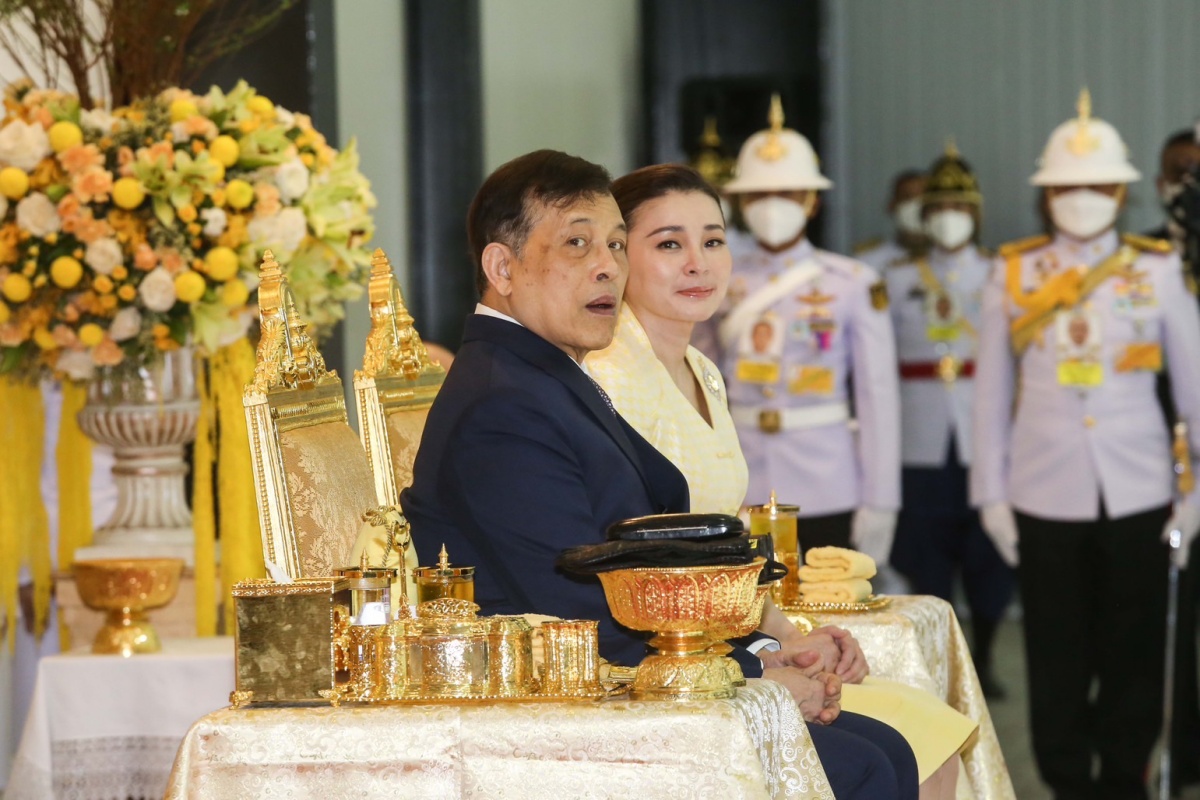 ในหลวง ทอดพระเนตร พระราชินี ทรงร่วมแข่งขันฮอกกี้น้ำแข็งระหว่างไทย-จีน