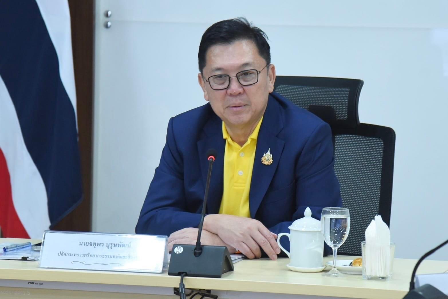 จตุพร บุรุษพัฒน์
