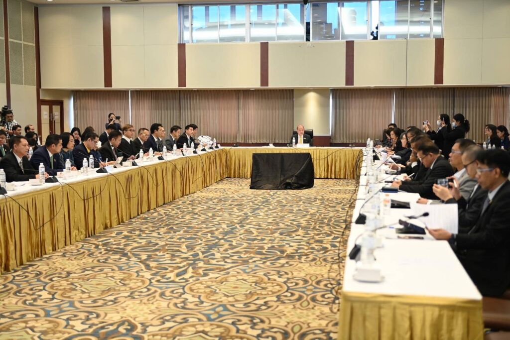 นายพิชัย นริพทะพันธุ์