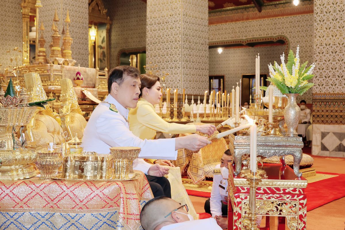 ในหลวง พระราชินี ทรงบำเพ็ญพระราชกุศลวันนวมินทรมหาราช 2567