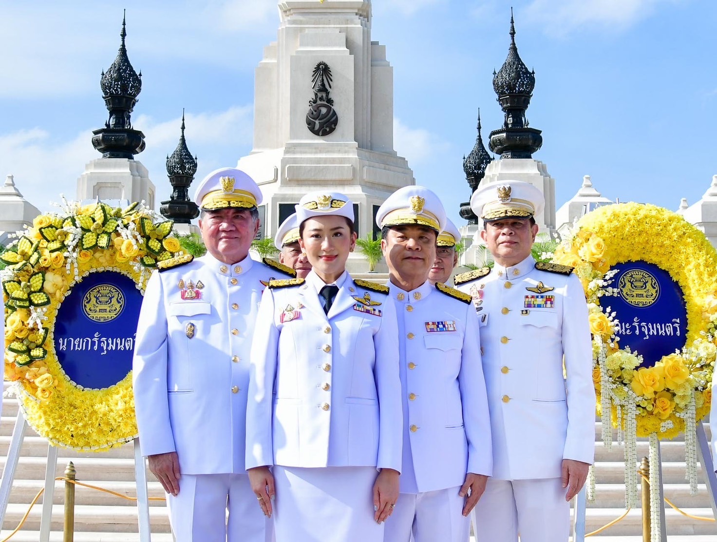 นายกฯ นำ ครม. ถวายพวงมาลา วันนวมินทรมหาราช 13 ตุลาคม