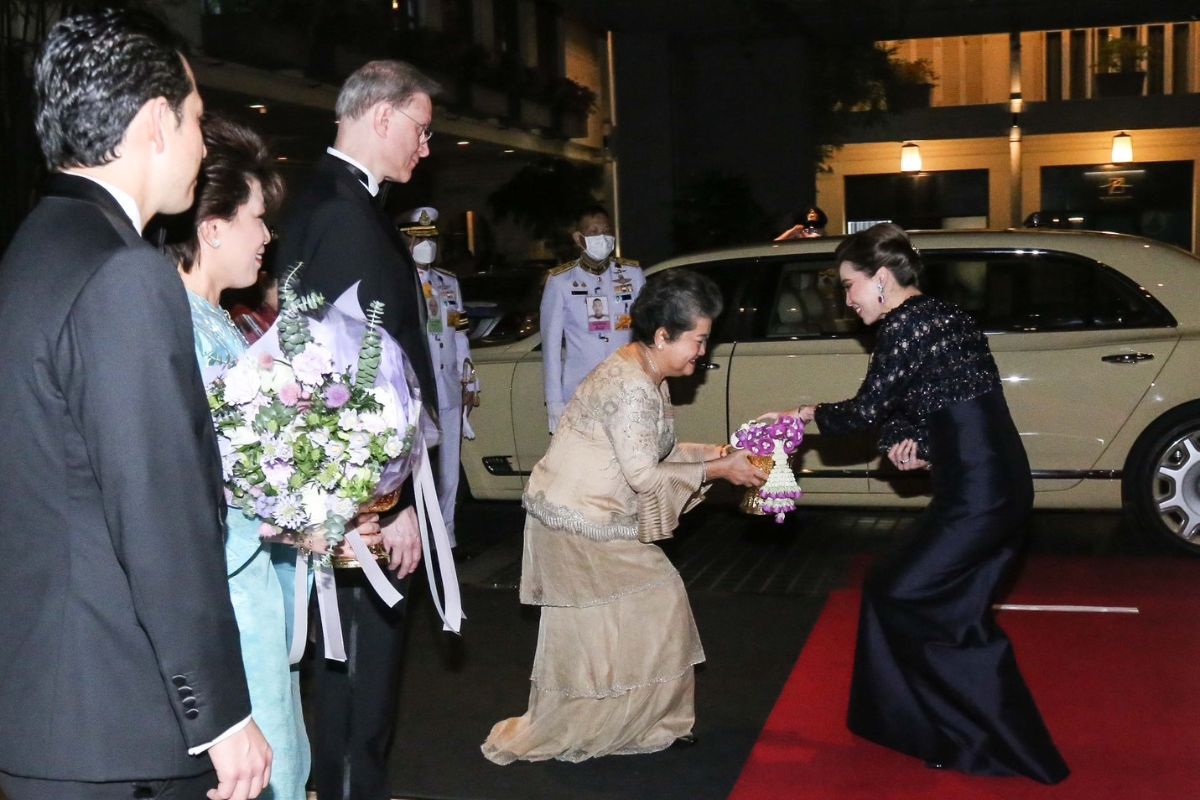 สมเด็จพระนางเจ้า ฯ พระบรมราชินี