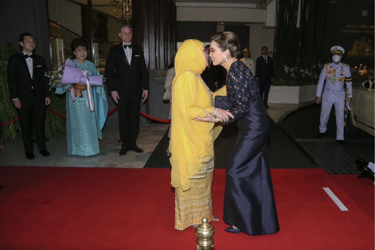 สมเด็จพระนางเจ้า ฯ พระบรมราชินี