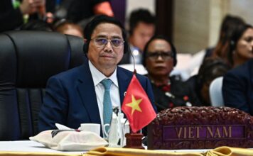 ฝ่าม มิงห์ จิ๋งห์ นายกรัฐมนตรีเวียดนาม ระหว่างการประชุมสุดยอดอาเซียน - ญี่ปุ่น ครั้งที่ 27 วันที่ 10 ตุลาคม 2024 ภาพโดย NHAC NGUYEN / AFP