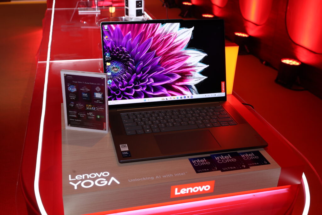 Lenovo Yoga Slim 7i Aura Edition (15", 9)