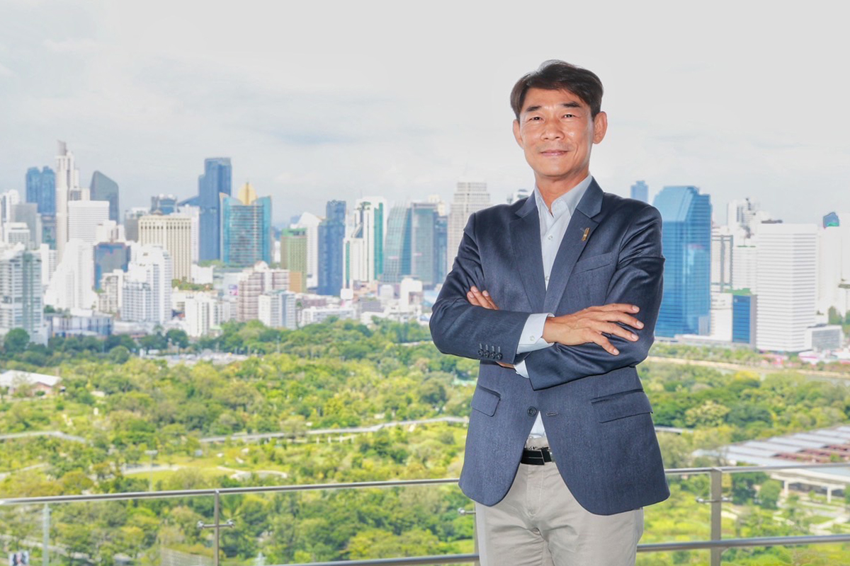 สุนทร สถาพร