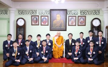 “ข้าวตราฉัตร” นำคณะผู้แทนประเทศไทยโอลิมปิกวิชาการ กราบสักการะสมเด็จพระสังฆราชฯ