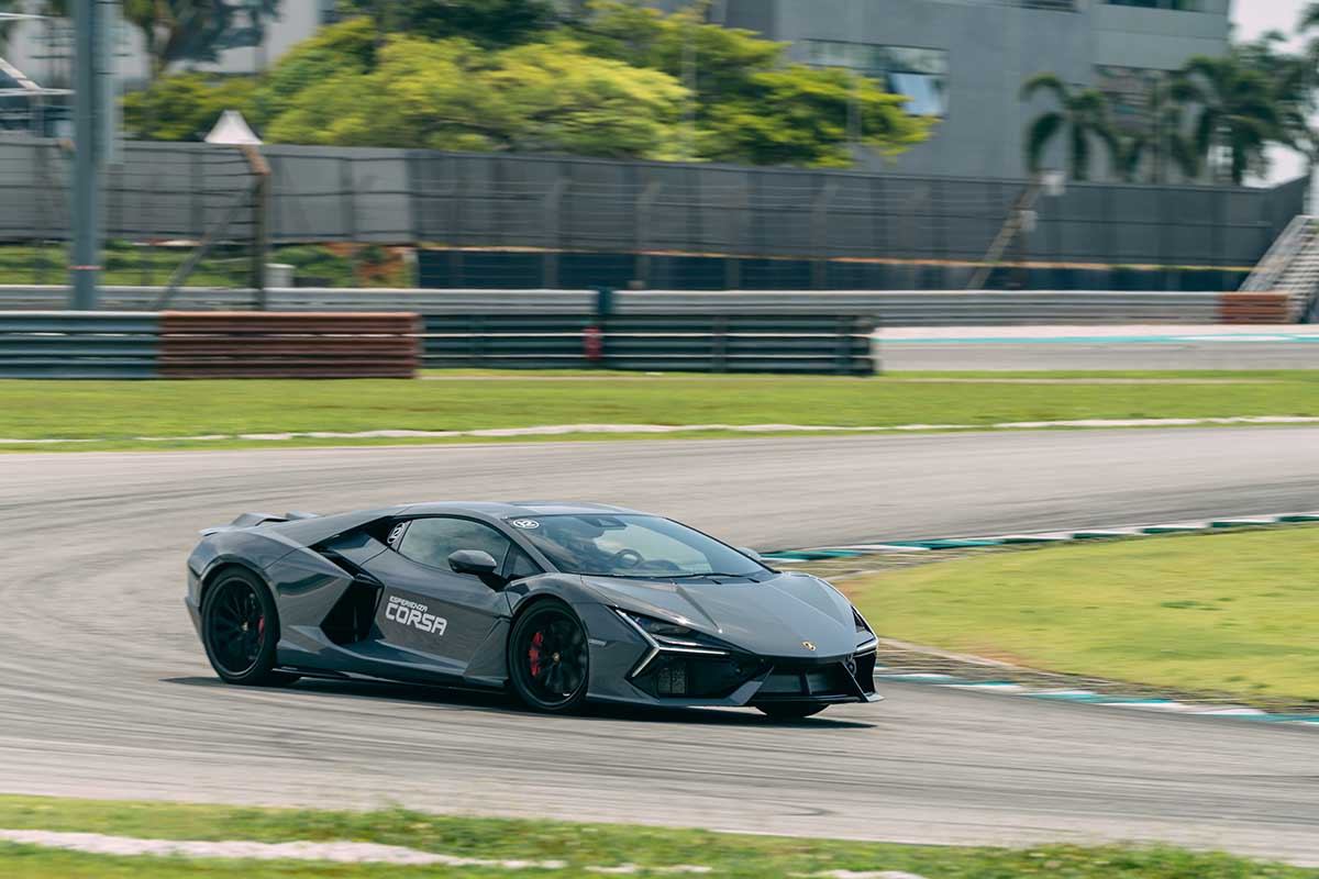 Lamborghini Revuelto