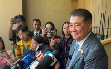 นายภูมิธรรม​ เวชยชัย