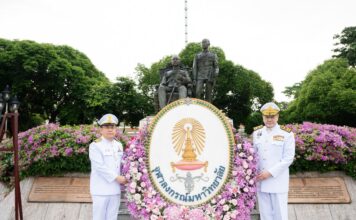 จุฬาฯ วางพวงมาลาถวายสักการะพระบรมราชานุสาวรีย์พระบาทสมเด็จพระจุลจอมเกล้าเจ้าอยู่หัว