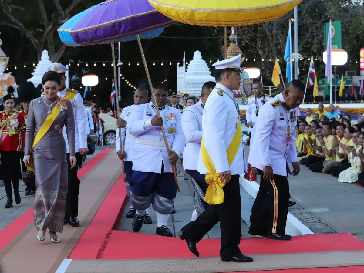 ในหลวง-พระราชินี เสด็จฯ ถวายผ้าพระกฐิน วัดพระพุทธบาท สระบุรี