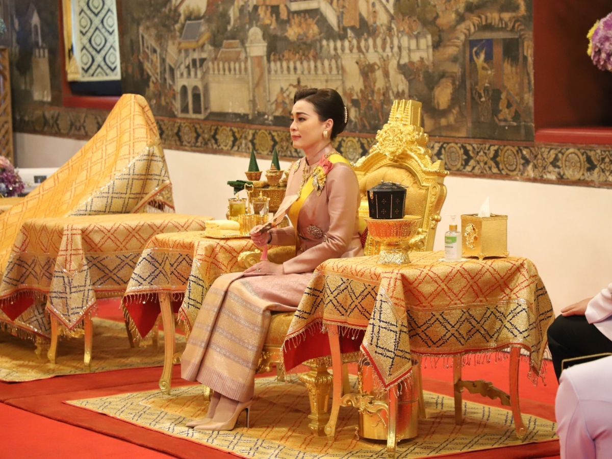 พระราชินี ถวายผ้าพระกฐิน วัดสุวรรณดาราราม วัดนิเวศธรรมประวัติ